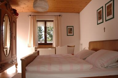 Haus Auracher - Ferienwohnung 38 qm, bis 2 Personen, 1 Schlafzimmer, Balkon, WLAN