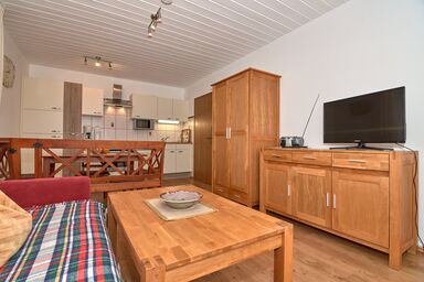 Dangl GbR, Gästehaus Sonnenhof - inkl. Chiemgau Karte - 03 Ferienwohnung Maria Eck für 3 Pers.  45 qm. Küche, 1 Wohnraum, 1 Schlafzimmer, Terrasse