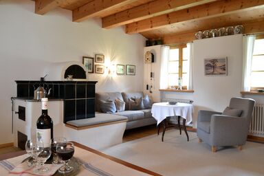 Maiergschwendter Hof inkl. Chiemgaukarte - Fewo (100 qm), Balk., Küche, 2 Schlaf- und 1 Wohnzimmer, Kachelofen, WLAN, max 4 Pers.
