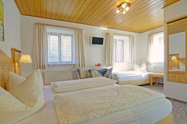 Gästehaus Achental - Familienzimmer mit Dusche und WC, Balkon