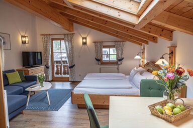 Gästehaus Almblick - Appartement 4, 2 Personen, Balkon, 31 qm, Wohn- und Schlafraum kombiniert