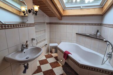 Unterlandtal Ferienwohnungen - Ferienwohnung Adlerhorst, 2-4 Personen, 2xDU/WC, Whirlpool,Balkon,2 Schlafzimmer