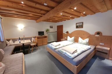 Leyererhof - Suite Nr. 1 für 2-3 Personen, Dusche/WC, 30 qm, Küche, Zusatzliege, Safe