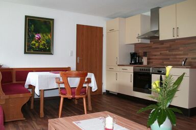 Martinsklause Ferienwohnungen - Ferienwohnung Rose, 2-3 Personen, 62 qm, W-LAN, Flat-TV, Balkon, Nichtraucher