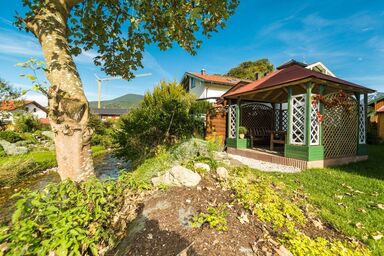 Ferienhaus Am Steinbach inkl. Chiemgaukarte - Ferienhaus 150qm, Balkon u. Terr., Küche, 4 Schlafzimmer, Wohnzimmer, 8 Pers.