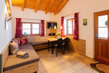 Schleipfnerhof Urlaub auf dem Bauernhof - Waldzauber für 1-4 Personen (49 qm, OG)