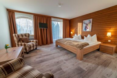 Gästehaus beim Schneidersepp inkl. Chiemgaukarte - Doppelzimmer  mit Balkon, Bad-Dusche/WC, WLAN, max. 2 Personen