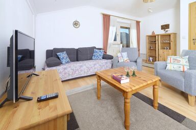 Ferienwohnungen Bergluft Chiemgau - Ferienwohnung II mit separatem Schlafzimmer, Südbalkon, 55 qm