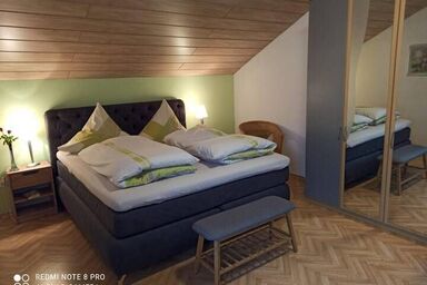 Ferienhaus Wellisch - FeWo  2, Zirbe, 100 qm mit Wohnzimmer