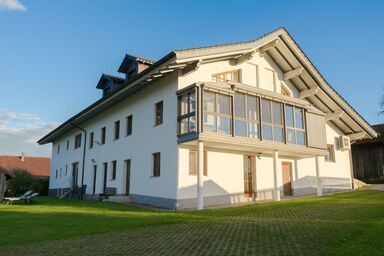 Landurlaub Eichinger - Ferienwohnung Schwalbennest mit Balkon und großer Terrasse