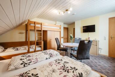 Gäste-Haus Rösch - Familienzimmer mit eigenem Bad