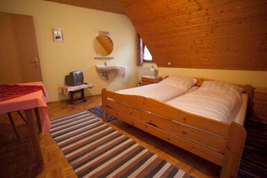 Pension Elke Rothenburg - Doppelzimmer Standard/Etagendusche mit Fernseher