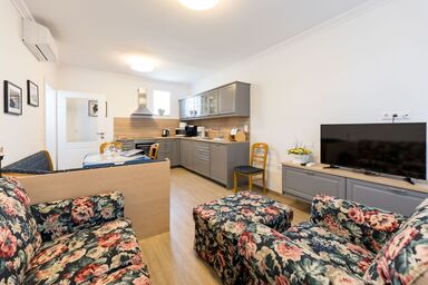 Sekt und Wein - Walter Klein, Marianne u. Walter Klein - Ferienwohnung Rose