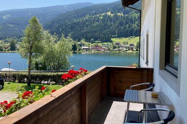 Aparthotel Seebrauer am Afritzer See - Wohnung mit Balkon, Schlafzimmer, Seeblick 11