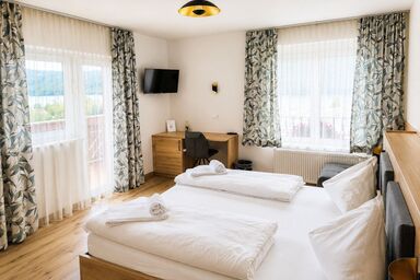 Familienhotel Steindl - FAMILIENZIMMER MIT BALKON****