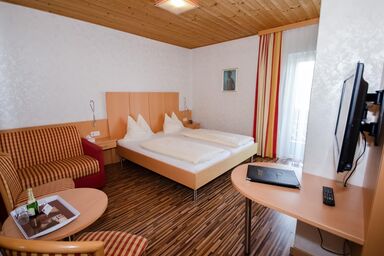 Familienhotel Steindl - KOMFORTZIMMER MIT BALKON****