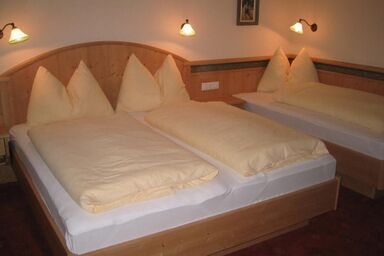 Landhaus Innrain - Doppelzimmer mit Dusche, WC