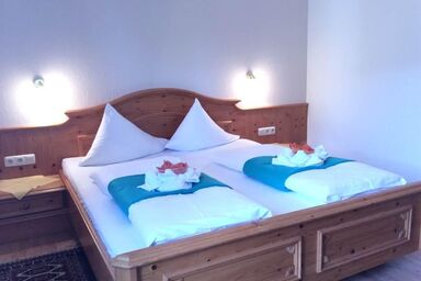 Ferienhaus Sonnrain - Doppelzimmer mit Dusche, Bad, WC