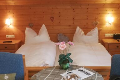 Johannesklause, Ferienwohnungen - "Wetterstein" - Fewo/Wohn-Schlafraum/Dusche,Bad,WC