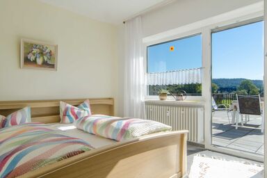 Ferienwohnung Hertel - Ferienwohnung im OG mit großem Terrassenbalkon