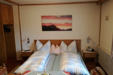 Pension Tannheim - Familie Kleiner und Neumann - Doppelzimmer mit Süd-/Ostbalkon