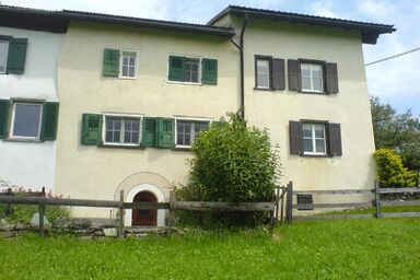 Das Walserhaus mit Bergblick