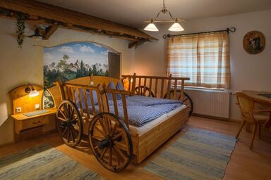Familienhotel & Wildpark Lodges Hochriess - Familienzimmer Leiterwagen