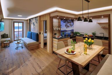 Urlaubshof Kirchmaier - Ferienwohnung Alz, 1-5Pers., 2 sep. SZ, 1.OG, Balkon mit Chiemseeblick