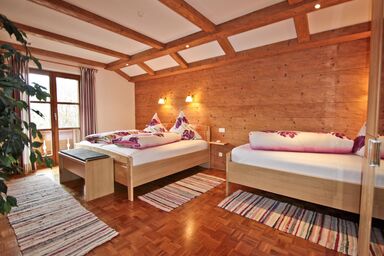 Hacher Josef - Bergpanorama Ferienwohnungen | Chiemgau Karte - Schöne Aussicht 73 qm, gemütliche Ferienwohnung, Südostbalkon