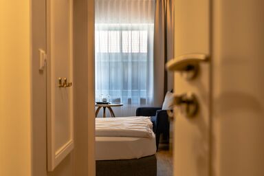 Pension Gut Horn - Doppelzimmer 5 - 6, im 1. OG mit Dusche/ WC, Hofblick ohne Balkon