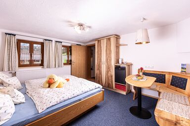 Mayringerlehen - Suite Nr. 8, Bad/WC/Balkon, 2-3 Personen, 27 qm, TV, Safe, Kühlschrank, Sitzecke