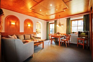 Ferienhof Kecht inkl. Chiemgaukarte - Ferienwohnung Westernberg 55qm, Terr., Küche, 1 Schlafzimmer, 1 Wohnschlafz.