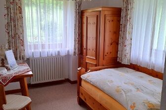 Gschoßhäusl - Einzelzimmer Nr. 9, Dusche/WC, 10 qm,  Nichtraucher, Obergeschoss