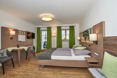 Gästehaus und Ferienwohnungen Egglerlehen - Doppelzimmer 2 Dusche/WC und Balkon