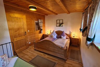 Gästehaus Hösmader Ferienwohnungen - Ferienwohnung Nr. 1, 1-2 Personen, 60 qm, Terrasse, W-LAN, Kachelofen