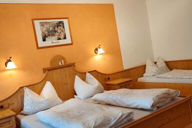 Pension Berghof - Sternenhimmelzimmer Nummer 11,  28qm bis max. 4 Personen