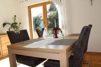 Ferienhaus Haas inkl. Chiemgaukarte - Ferienwohnung Haas 65 qm, 1 Schlafzimmer, 1 Wohnraum, Essküche, Duschbad, WLAN
