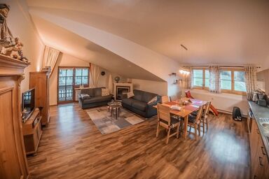 Gschwendtnerhof App25 Schaub - Ferienwohnung 73 qm, separates Schlafzimmer, großer Wohnraum und West-Balkon, App. 25