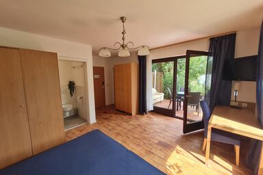 Alpenblick Pang - ZIMMER - Garten Süd, 29qm mit Terrasse inkl. Küche