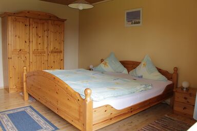 Ferienwohnungen Baur - Ferienwohnung Blumenwiese (60qm) für 4 Personen mit Terrasse