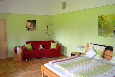 Ferienhof Nirschl - Ferienwohnung Abendrot (55qm) mit Garten und Wellness-Bereich