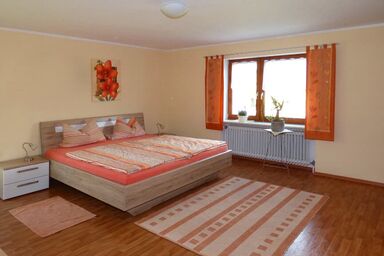 Ferienwohnung Bierl - Ferienwohnung mit Terrasse und Bergblick auf den Hohen Bogen