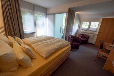 Waldgasthof Lorchenmühle UG - Komfort-Doppelzimmer mit Balkon oder Terrasse