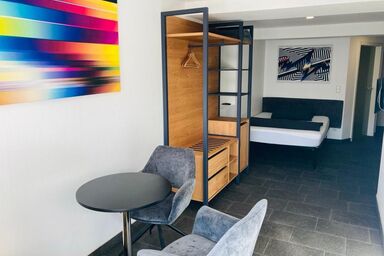 Ferienwohnungen und Monteurunterkunft "Mainbogen-Blick" - Ferienwohnung / Deluxe Apartment 2