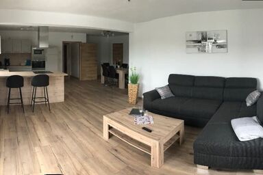 Landhaus Stadlhof - Luxuriöse Ferienwohnung 1 mit Terasse und Wellness-Bereich