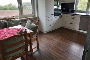 Ferienwohnung am Waldrand - Ferienwohnung am Waldrand (140qm) mit Balkon und Garten