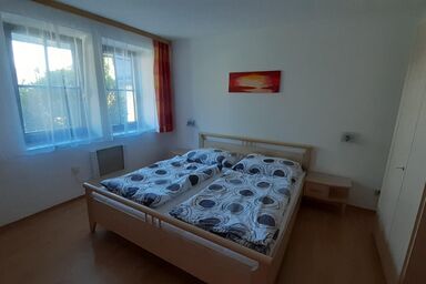 Ferienwohnung & Weingut Kroiss - Apartment/1 Schlafraum/Hof