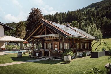 loj Gartenchalet - Chalet im Hotelgarten mit Terrasse, Poolzugang