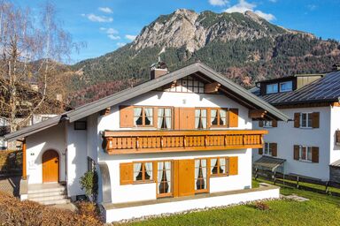Haus Starlet, Wohnung 2 - Ferienwohnung mit Bergblick, Parkplatz und Terrasse