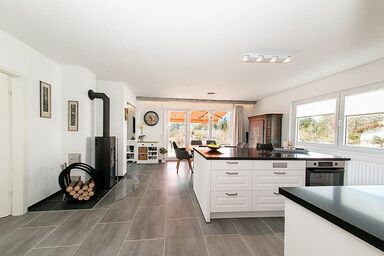 Ferienhäuser im Feriendorf Weissensee im Allgäu (E) - Ferienhaus 15-E mit moderner Küche und großer Terrasse